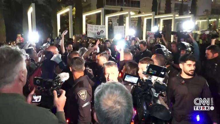 Netanyahu maskesiyle dolar yedi İsrail sokakları karıştı: Savaş karşıtları ayakta