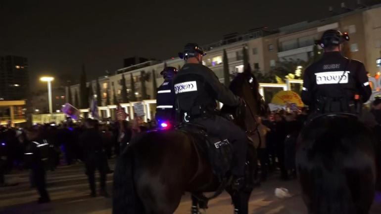 Netanyahu maskesiyle dolar yedi İsrail sokakları karıştı: Savaş karşıtları ayakta