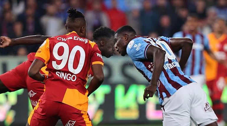 Trabzonspor – Galatasaray maçının ardından saha karıştı Kırmızı kart çıktı