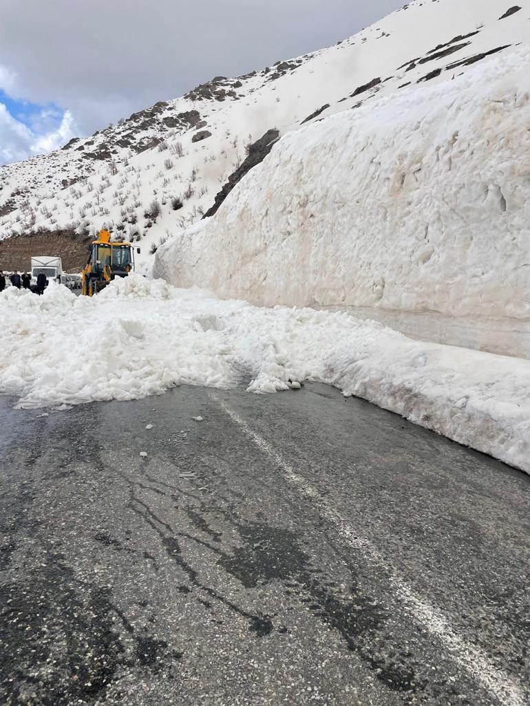 Hakkari- Şırnak kara yolu çığ nedeniyle kapandı
