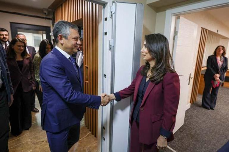 Özgür Özelden DEM Partiye ziyaret