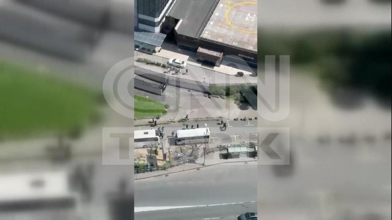 Son dakika... İstanbulda İsrail Konsolosluğu önünde çatışma 3 saldırgan etkisiz 2 polis yaralandı