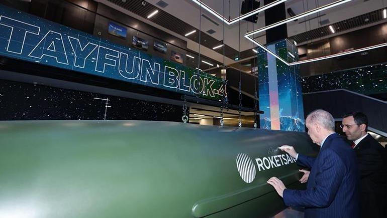 Cumhurbaşkanı Erdoğan, Tayfun Blok-4 füzesine imza attı