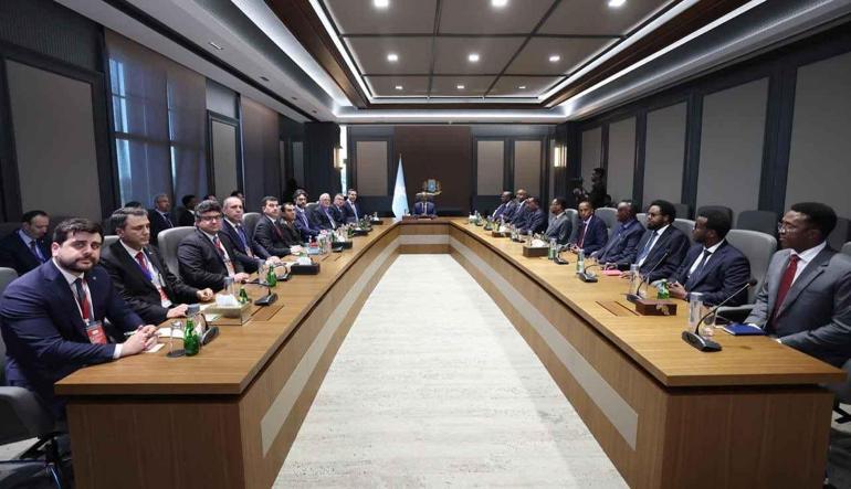 Bakan Bayraktardan Somali temasları