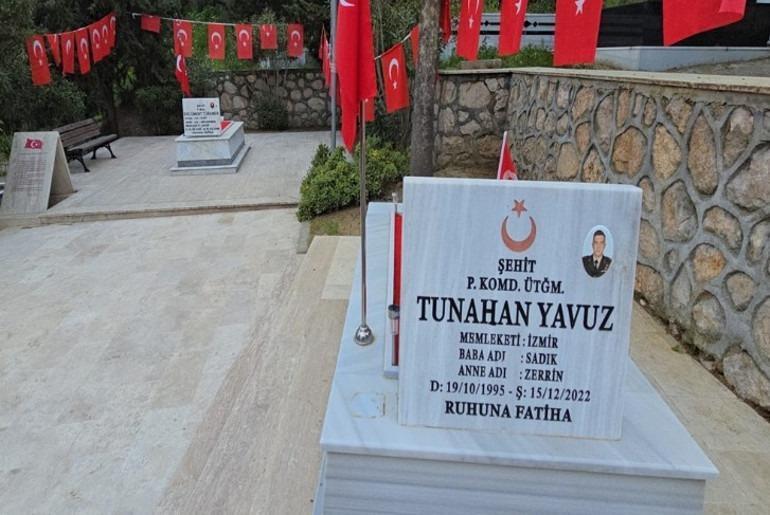 Şehide büyük saygısızlık… Kabrindeki minyatür heykel çalındı