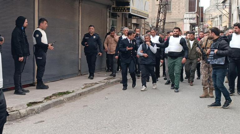  Özel harekat polisleri devreye girdi Önüne geleni rehin aldı