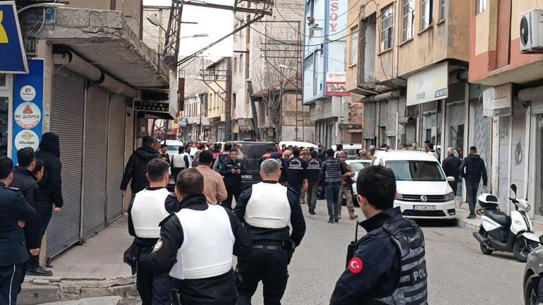  Özel harekat polisleri devreye girdi Önüne geleni rehin aldı