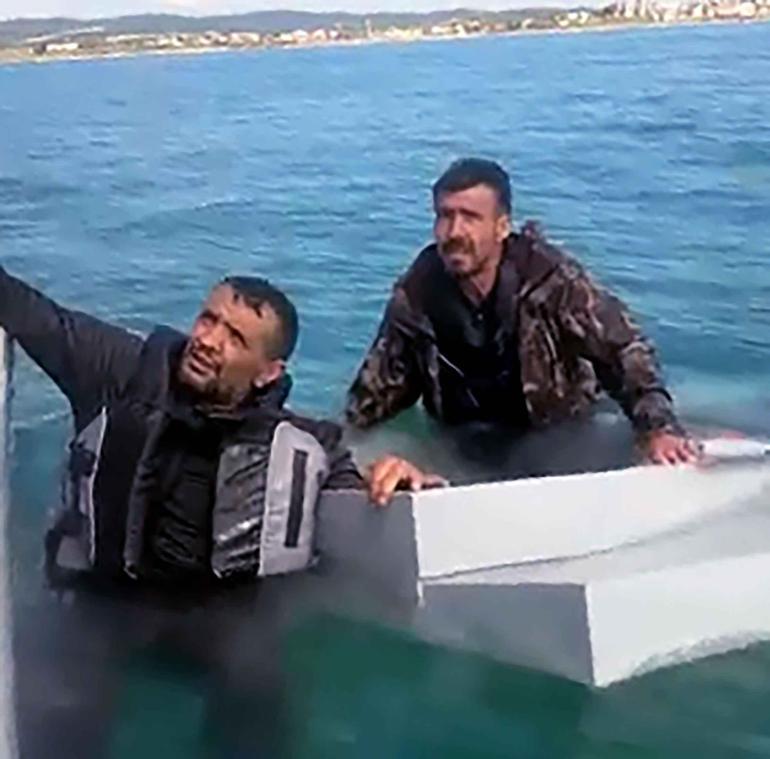 Su alan teknedeki 3 kişiyi, balıkçılar kurtardı