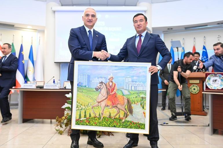 Bakan Ersoydan dijital çağ uyarısı: Dijital dünya gönüllü kültürel yozlaşmayı beraberinde getiriyor