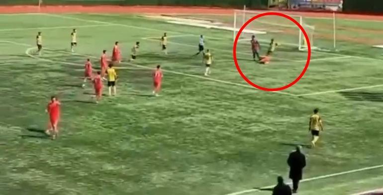 Rakibinin burnunu kıran futbolcu, süresiz kadro dışı bırakıldı