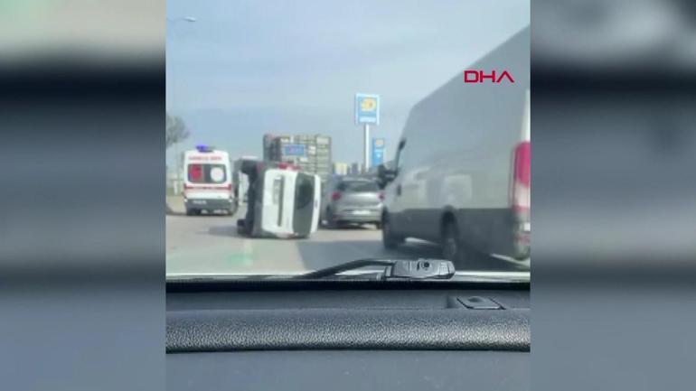 Ankarada makas faciası Şeridinde giden araç devrildi