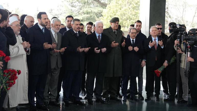 8inci Cumhurbaşkanı Turgut Özal mezarı başında anıldı