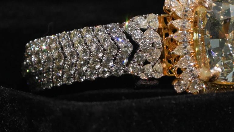 İstanbulda 3 milyon dolarlık dev pırlanta operasyonu