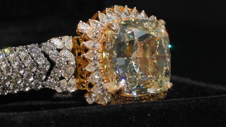 İstanbulda 3 milyon dolarlık dev pırlanta operasyonu