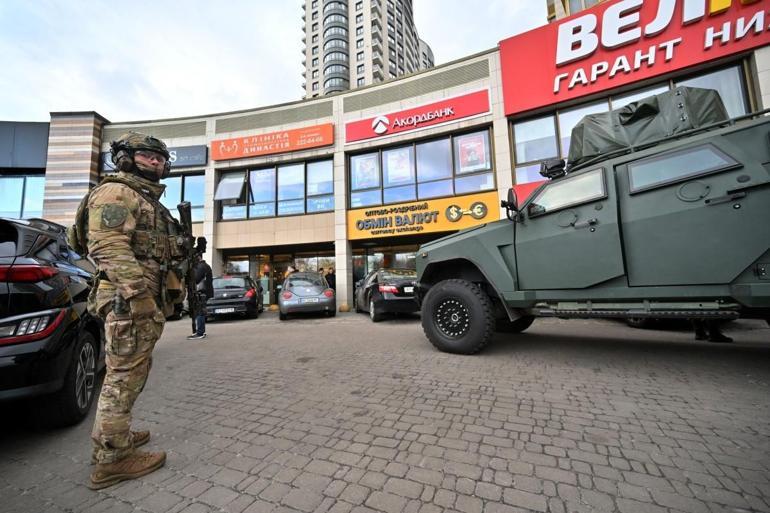 Kiev’de dehşet anları Sokakta ateş açtı, markettekileri rehin aldı: 6 ölü…