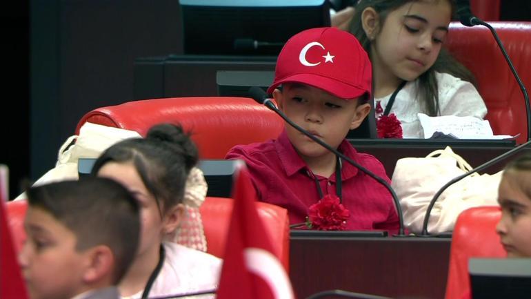  Türk gençliği insanlığa örnek olacak