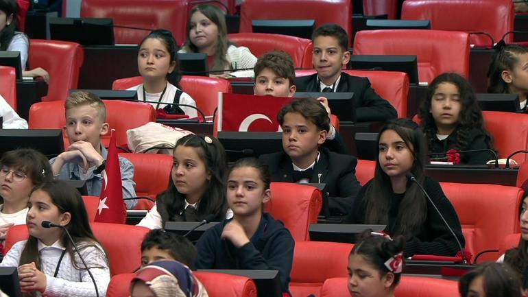  Türk gençliği insanlığa örnek olacak