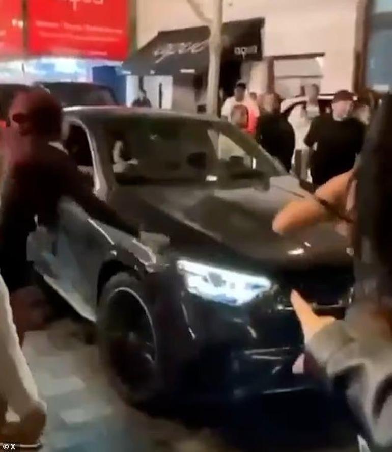 Fenomenlerin kavgası kanlı bitti Londra’dan dehşete düşüren görüntüler...