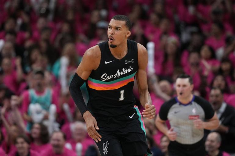 Wembanyama, 22 yaşında NBAde Yılın savunma oyuncusu seçilerek tarihe geçti