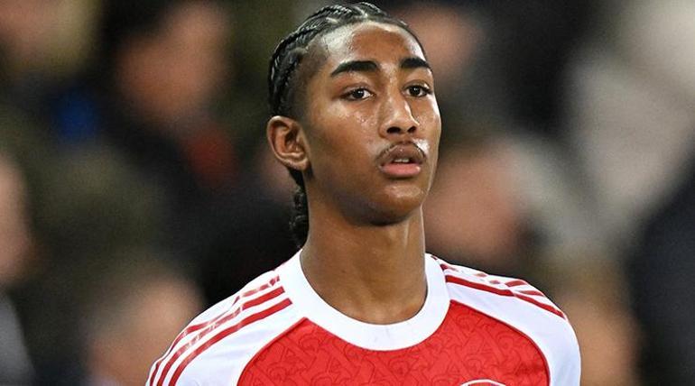 Arsenal, 16 yaşındaki Marli Salmon sözleşme imzaladı