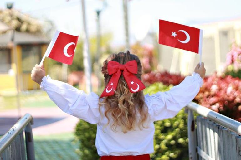 22 NİSAN OKULLAR TATİL Mİ Yarın (22 Nisan Çarşamba) Okul Var Mı Tatil Haberi Geldi Mi MEB 2026 Resmi Tatiller Takvimi