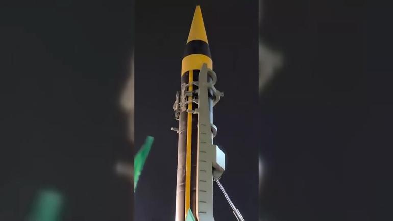 Uzman isimler önemini anlattı Tahran sokaklarında askeri demonstrasyon: “STOKLARIMIZ VAR”