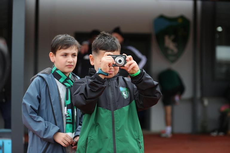 O görüntü gündem olmuştu Serdar Dursundan minik taraftara hediye...