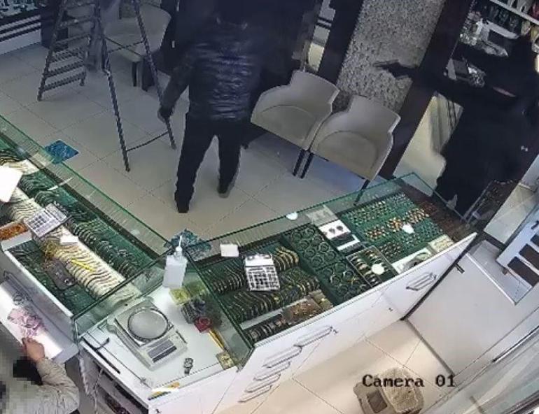  Dükkan sahibinin hareketi planlarını bozdu