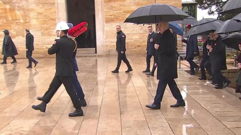 Devlet erkanı 23 Nisan töreni için Anıtkabirdeydi