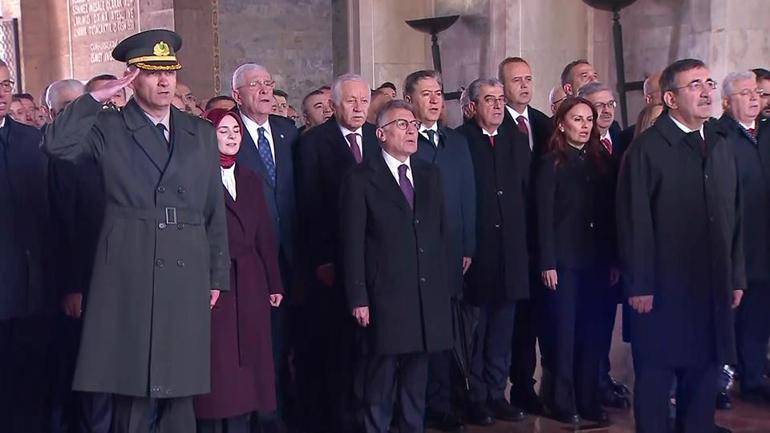 Devlet erkanı 23 Nisan töreni için Anıtkabirdeydi