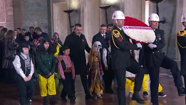 Devlet erkanı 23 Nisan töreni için Anıtkabirdeydi