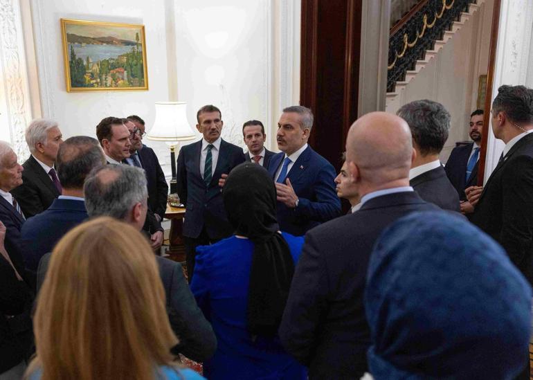 Dışişleri Bakanı Hakan Fidan, Londra’da Türk iş insanlarıyla buluştu