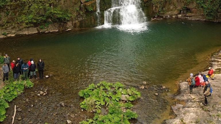 Gölderesi şelalesi ilkbaharda büyülüyor Küre Dağları’nda doğa harikası