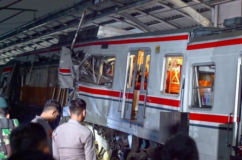 SON DAKİKA... Endonezyada tren kazası: 14 ölü, 84 yaralı