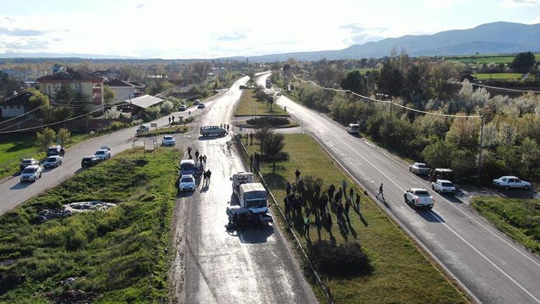  Otomobil ikiye bölündü
