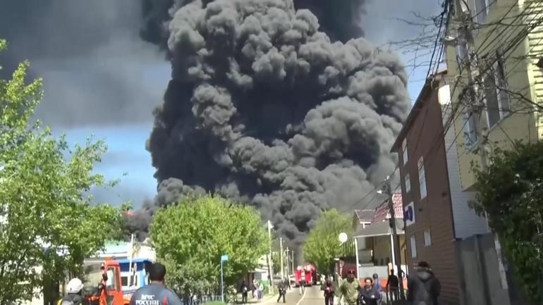 İşte o anlar... Ukrayna Rusyanın petrol rafinerisini hedef aldı