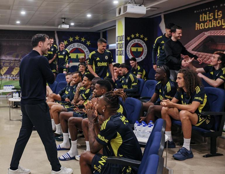 Fenerbahçede Tedescoya duygusal veda! Taraftarlarla tek tek fotoğraf çektirdi…