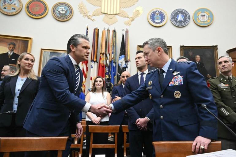 ABD Savaş Bakanı Hegseth için zor sorular masada: Kongrede ifade günü