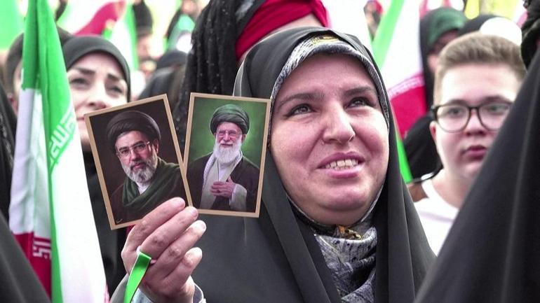 İranda binler sokaklarda: BİZİ YENEMEZSİNİZ