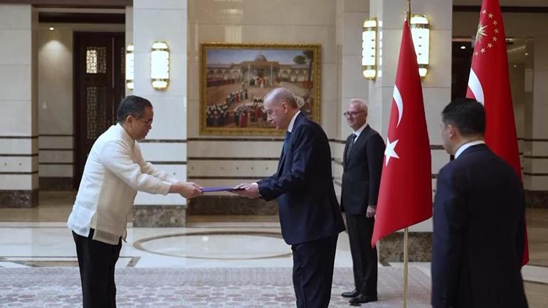 Türkiyeye atanan 5 yeni büyükelçi, Cumhurbaşkanı Erdoğana güven mektuplarını sundu