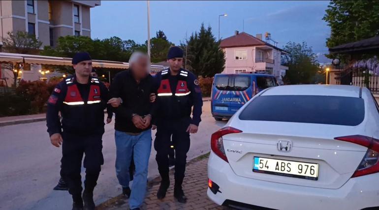 Kamera kayıtları ele verdi: Öğrencileri taciz eden bakkal yakalandı