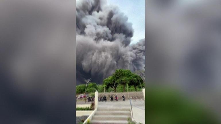 Gökyüzünde kül bulutu Filipinlerde Mayon Yanardağı uyandı