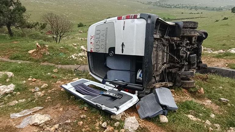 Gaziantepte işçi servisi devrildi; 16 yaralı