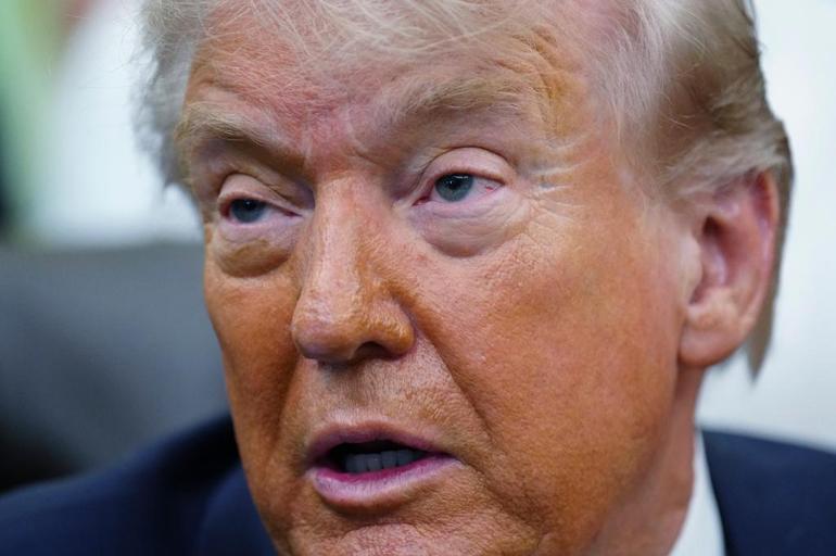 Trumptan İrana teslim ol çağrısı... Silahlarını oyuncağa benzetti