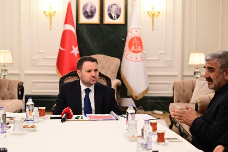 SON DAKİKA... Adalet Bakanı Gürlek, Rojin Kabaişin ailesiyle görüştü