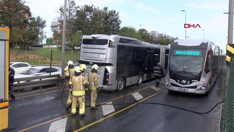 Seyir halindeki metrobüs yandı