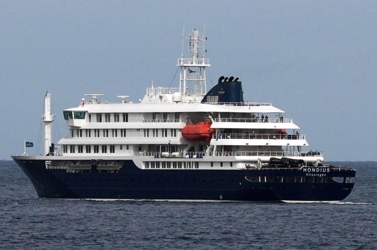 Son dakika... Hantavirüslü gemi limana yanaştı: Olaylı gemideki 3 Türk, Türkiyeye getirilecek