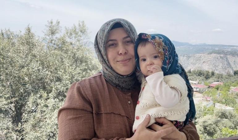 Annesinin sırtında dünyayı seyretmesi gündem oldu