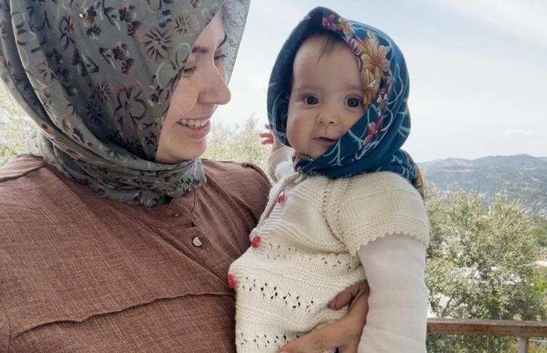 Annesinin sırtında dünyayı seyretmesi gündem oldu