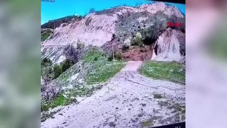  Dik yamaçtan kopan toprak hızla sürüklendi